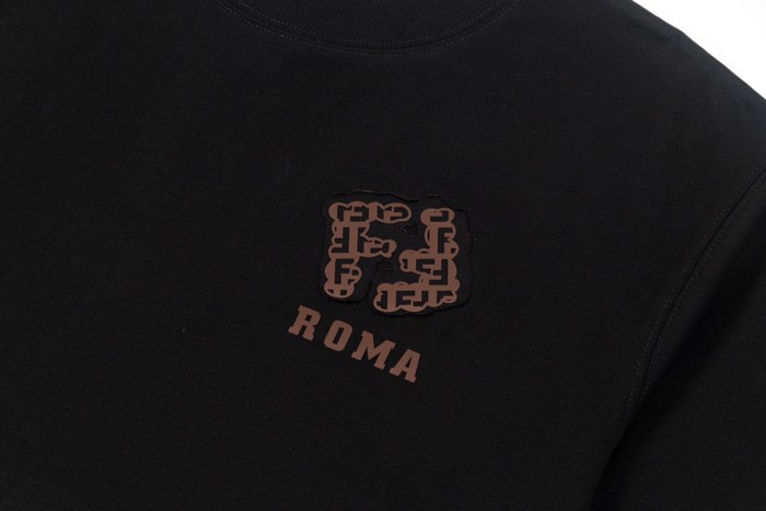 日本未入荷 フェンディ スーパーコピー  のロゴラウンドネック半袖Tシャツ