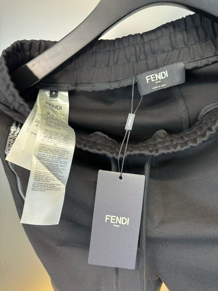 使い勝手良し フェンディ コピーおすすめ リバーシブルベルトFFフラワーショーツ