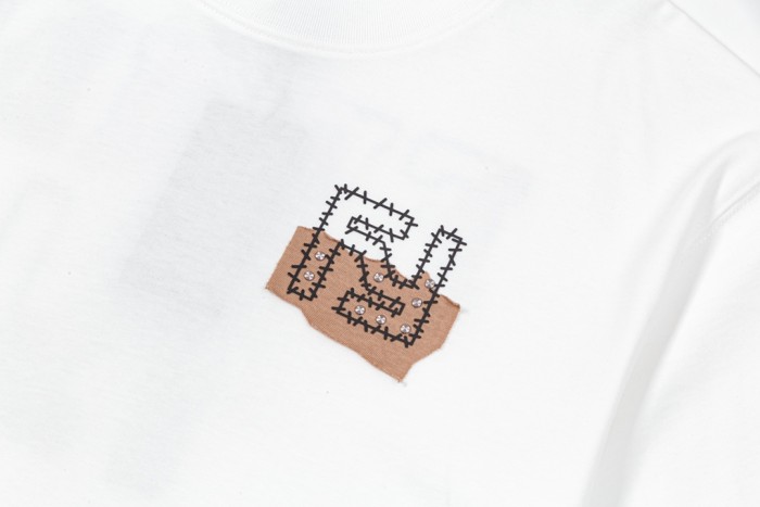 大人気 フェンディ 偽物通販  のロゴラウンドネック半袖Tシャツ