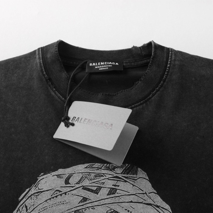 ★超人気 バレンシアガ 偽物通販  のミイラモチーフ半袖Tシャツ