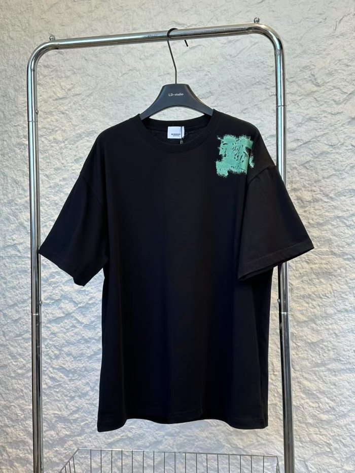 大人気 バーバリー スーパーコピー の 夏のラウンドネック半袖Tシャツ4色