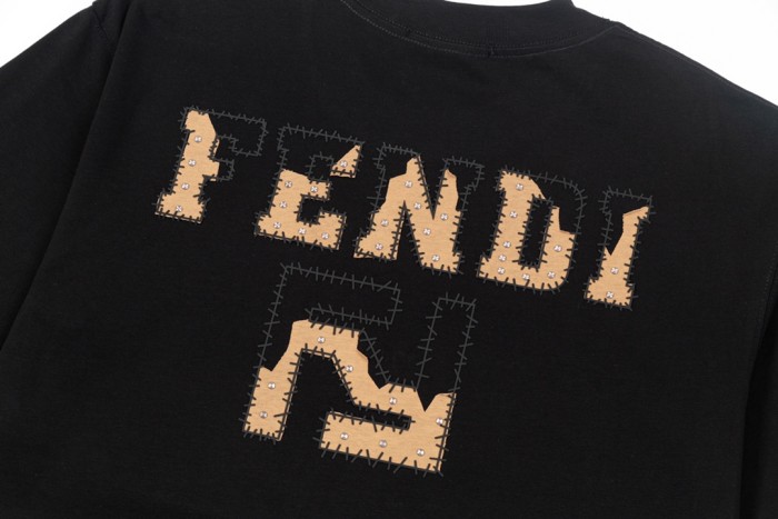 ★超人気 フェンディ コピーおすすめ のロゴラウンドネック半袖Tシャツ