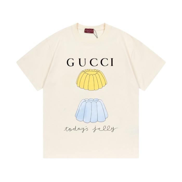 【話題商品！】グッチ n級品 のデジタル直噴イラストアルファベットロゴ半袖Tシャツ