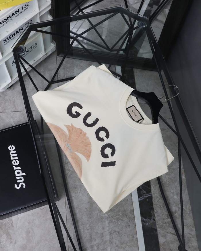 超奇跡の入荷☆ グッチ 偽物通販 の萌え犬柄半袖Tシャツ
