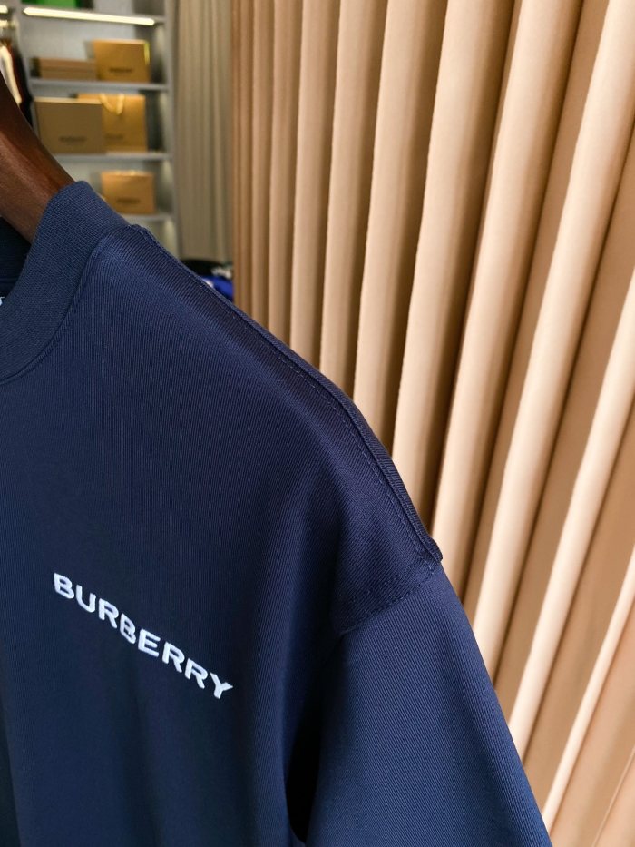 入手困難 バーバリー 偽物通販 の背中TB刺繍コットン半袖Tシャツ