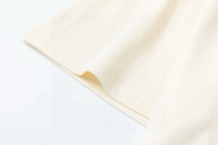 【話題商品！】グッチ n級品 のデジタル直噴イラストアルファベットロゴ半袖Tシャツ