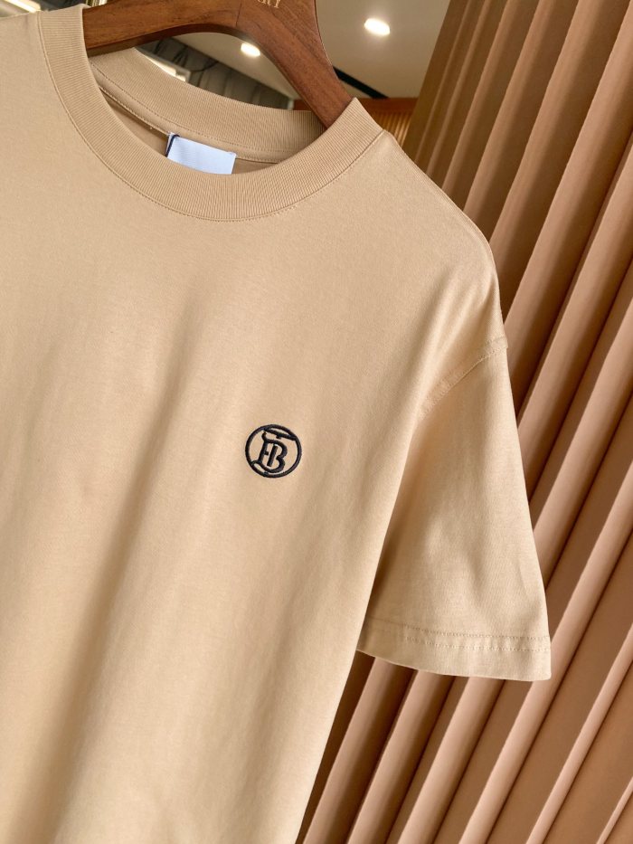 日本未入荷 バーバリー 偽物通販 の半袖Tシャツ