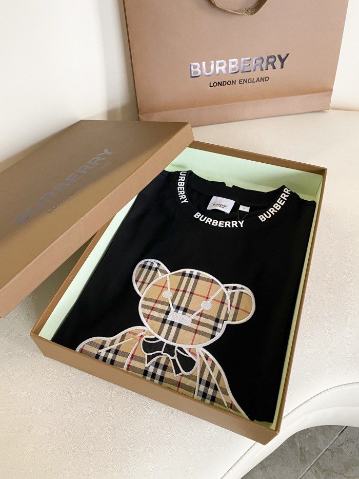 超奇跡の入荷☆ バーバリー スーパーコピー の小熊刺繍チェックシール綿素材ゆったり半袖Tシャツ