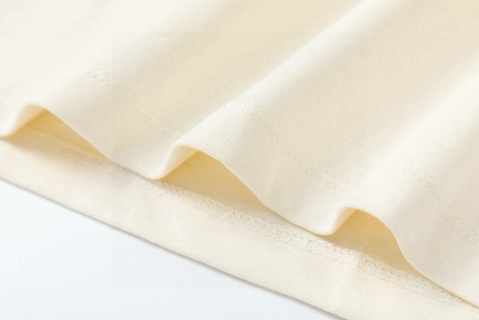 【話題商品！】グッチ n級品 のデジタル直噴イラストアルファベットロゴ半袖Tシャツ