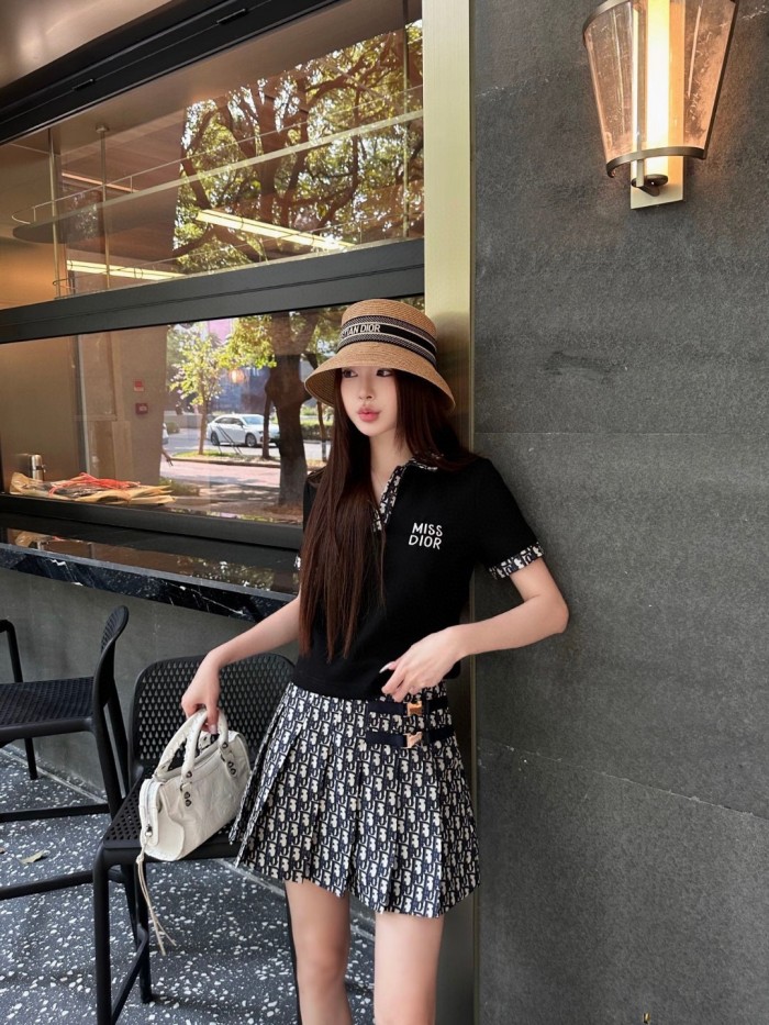 【限定】ディオール 激安通販 のTシャツ➕プリーツスカートセット2色