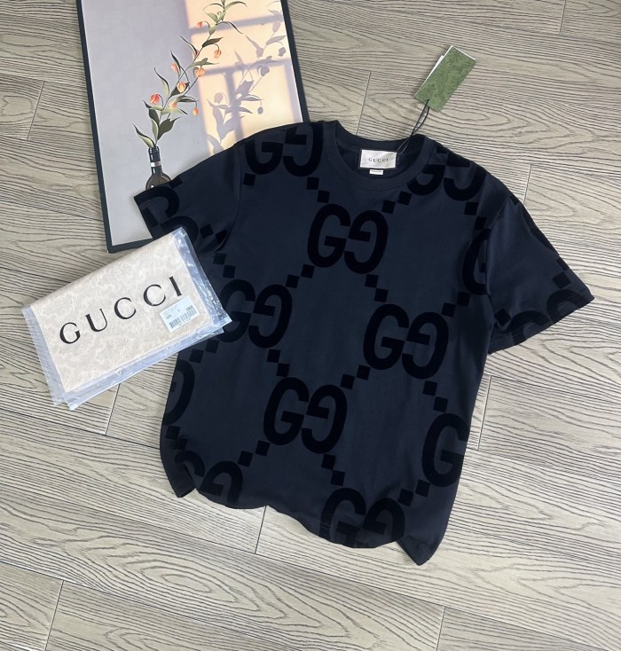 【話題商品！】グッチ 激安偽物 のダブルGプリントアルファベット植毛半袖Tシャツ