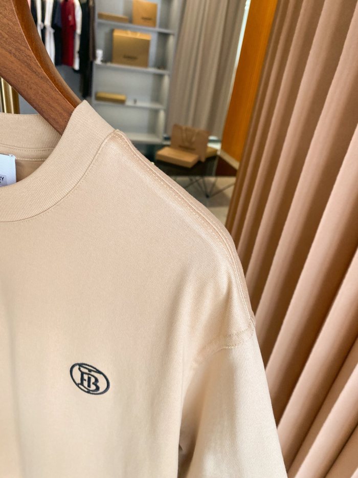 日本未入荷 バーバリー 偽物通販 の半袖Tシャツ