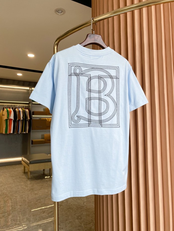 累積売上総額第１位！バーバリー 激安偽物 の背中TB刺繍コットン半袖Tシャツ
