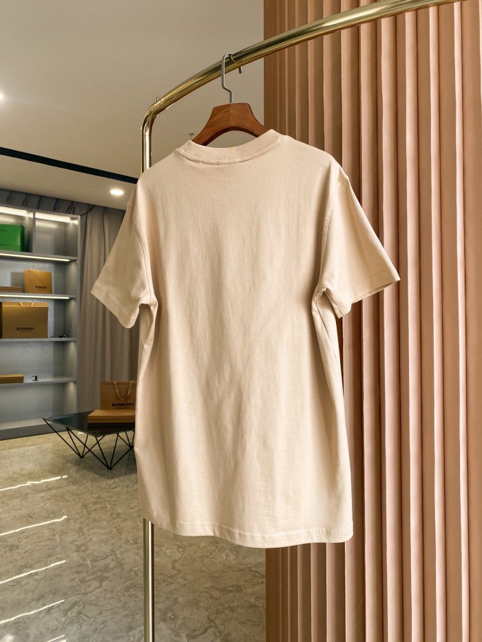 日本未入荷 バーバリー 偽物通販 の半袖Tシャツ