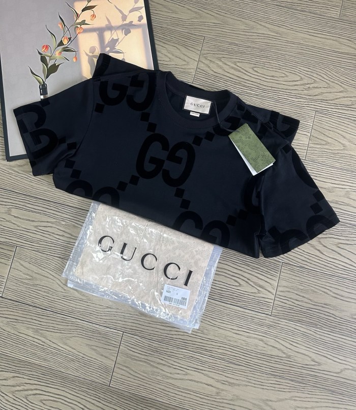 【話題商品！】グッチ 激安偽物 のダブルGプリントアルファベット植毛半袖Tシャツ