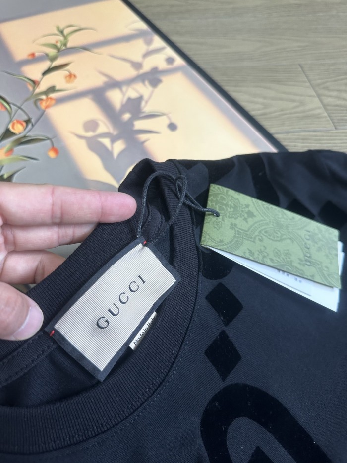 【話題商品！】グッチ 激安偽物 のダブルGプリントアルファベット植毛半袖Tシャツ
