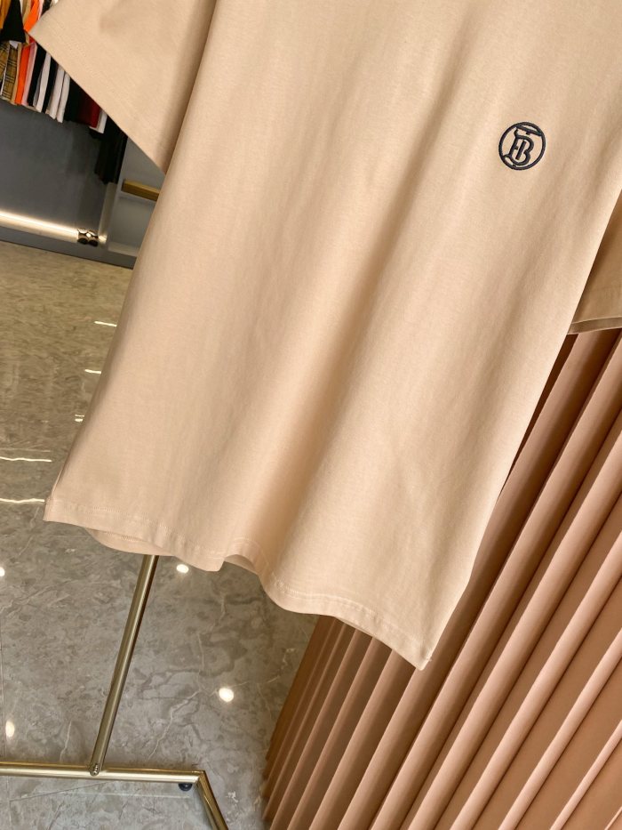日本未入荷 バーバリー 偽物通販 の半袖Tシャツ