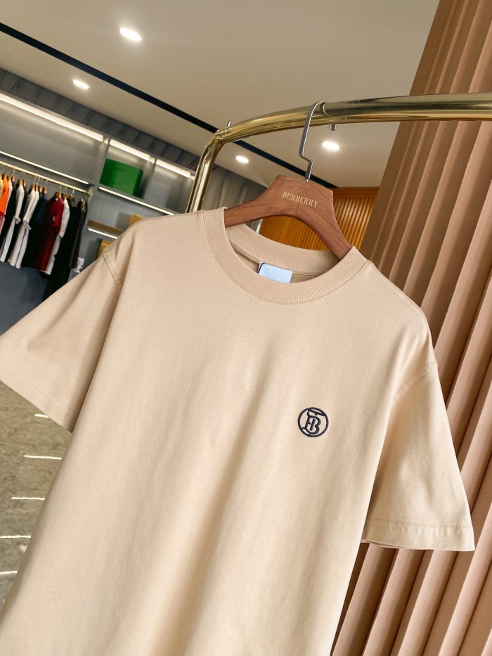 日本未入荷 バーバリー 偽物通販 の半袖Tシャツ