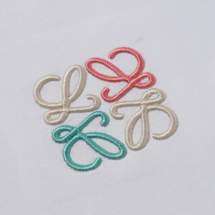 【限定】ロエベ スーパーコピー の三彩刺繍経典小標半袖Tシャツ