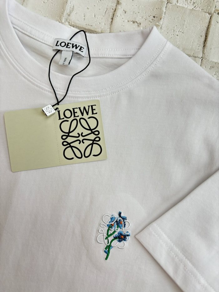 入手困難 ロエベ コピーおすすめ のフラワー刺繍コットン半袖Tシャツ