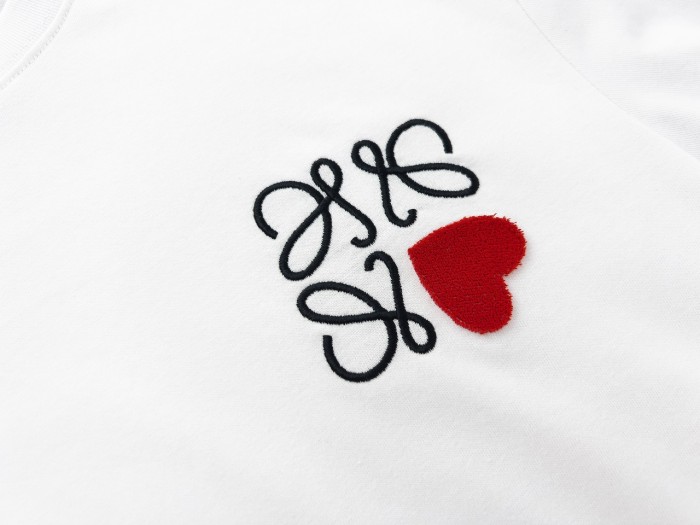 一目惚れ♪ ロエベ 偽物通販 の刺繍Tシャツ