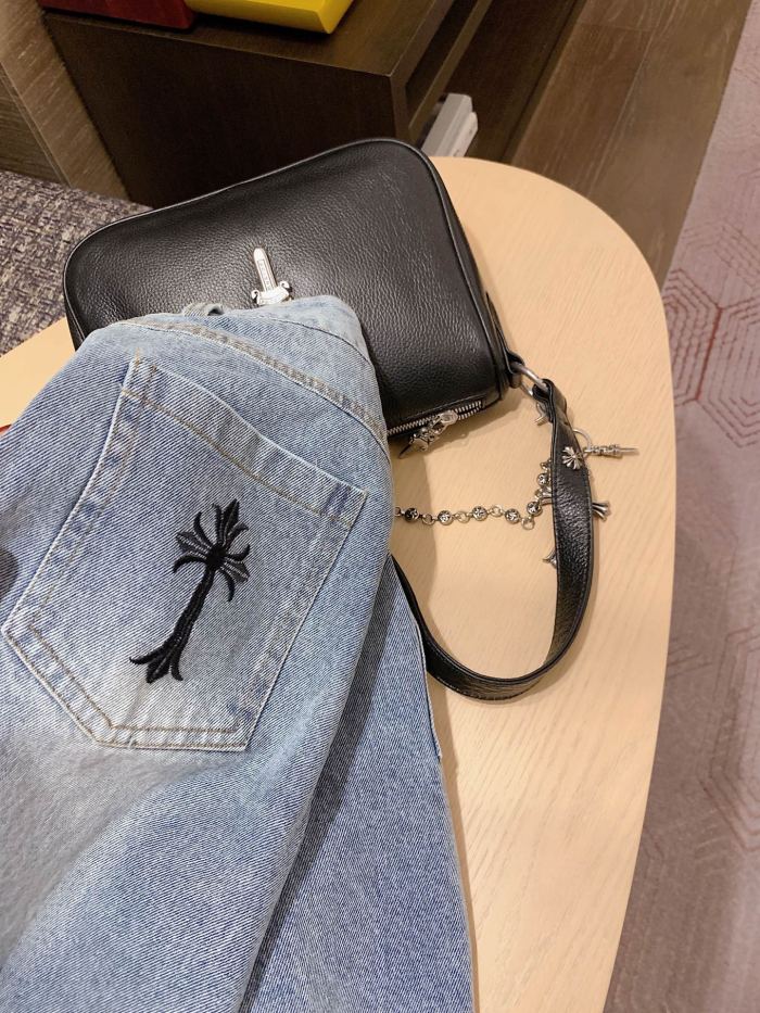 大人気 クロムハーツ コピーおすすめ のクロスステッチ糸バリデニムパンツ