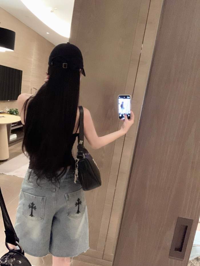 大人気 クロムハーツ コピーおすすめ のクロスステッチ糸バリデニムパンツ