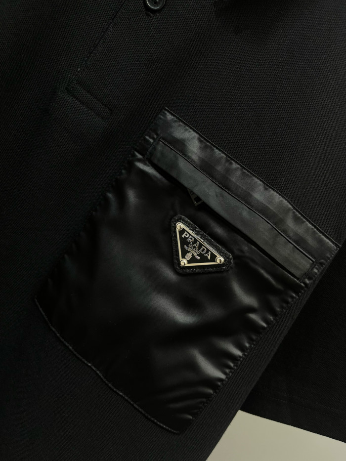 日本未入荷 プラダ 激安通販 のポケットトリコロール新作ポロシャツ