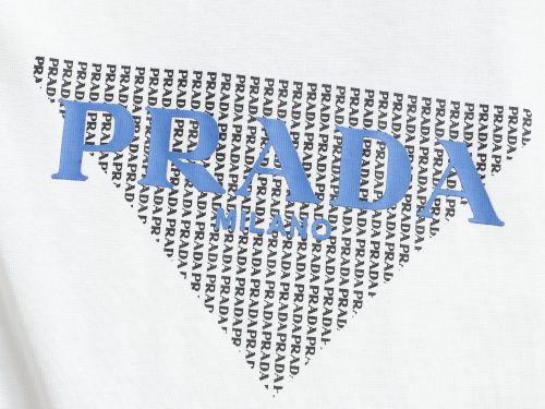 【限定】 プラダ n級品 の丸首半袖Tシャツ