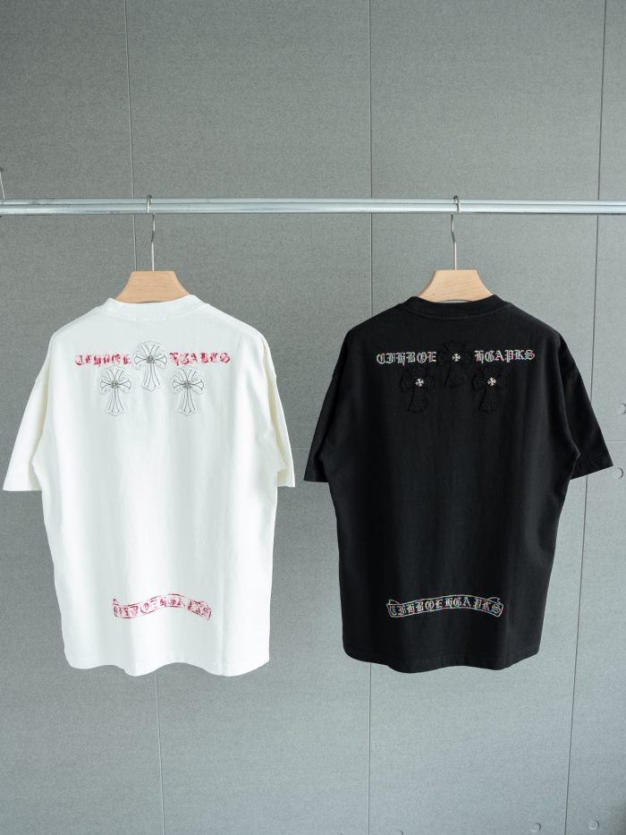 超話題! クロムハーツ コピーおすすめ の襟元サンスクリット十字架刺繍ラウンドネック半袖Tシャツ2色