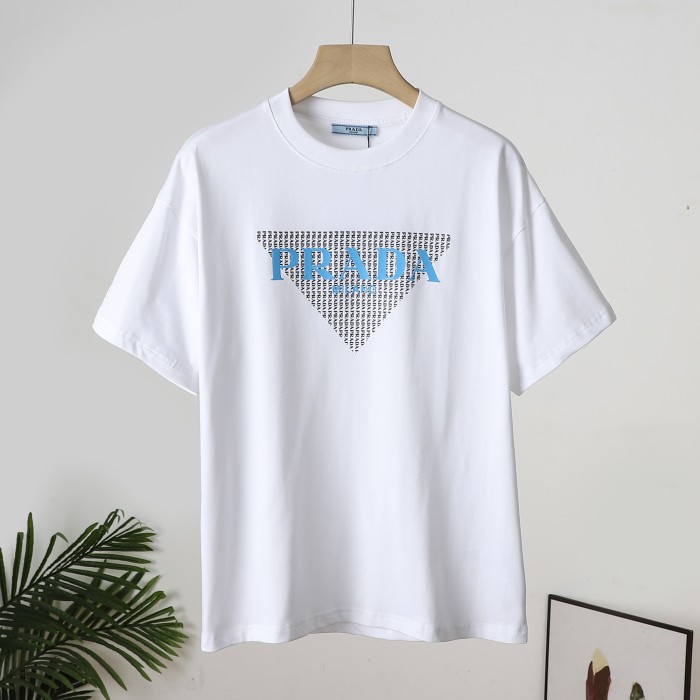 【話題商品！】プラダ 激安通販 の丸首半袖ゆったりTシャツ2色