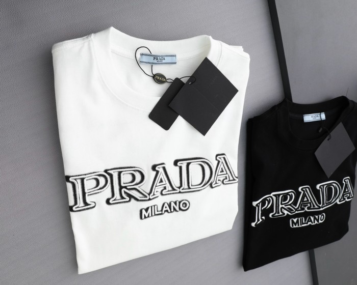 超話題! プラダ 激安通販 の胸に刺繍する➕直噴新型Tシャツ