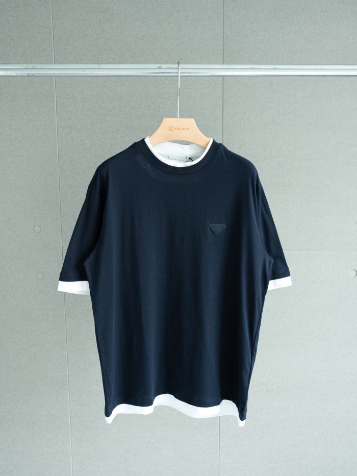 稀少 プラダ 激安偽物 の三角標のダ三角標のゆったりとした半袖Tシャツ2枚