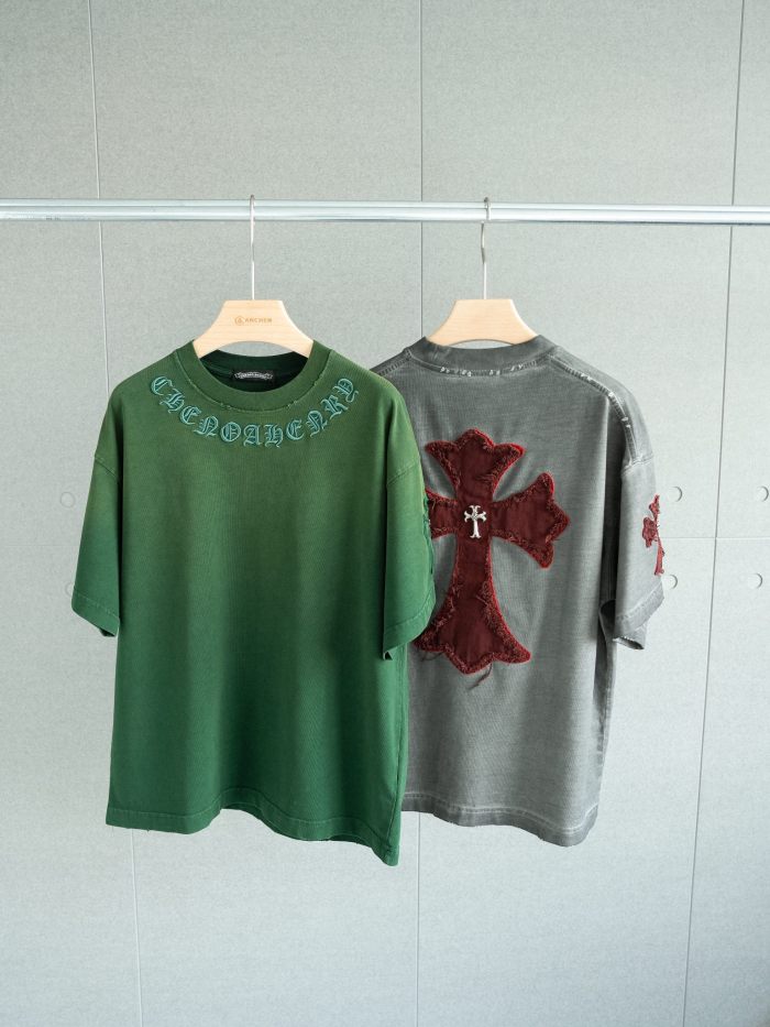 一目惚れ♪ クロムハーツ n級品 の重工刺繍マーク貼り布丸首半袖Tシャツ2色