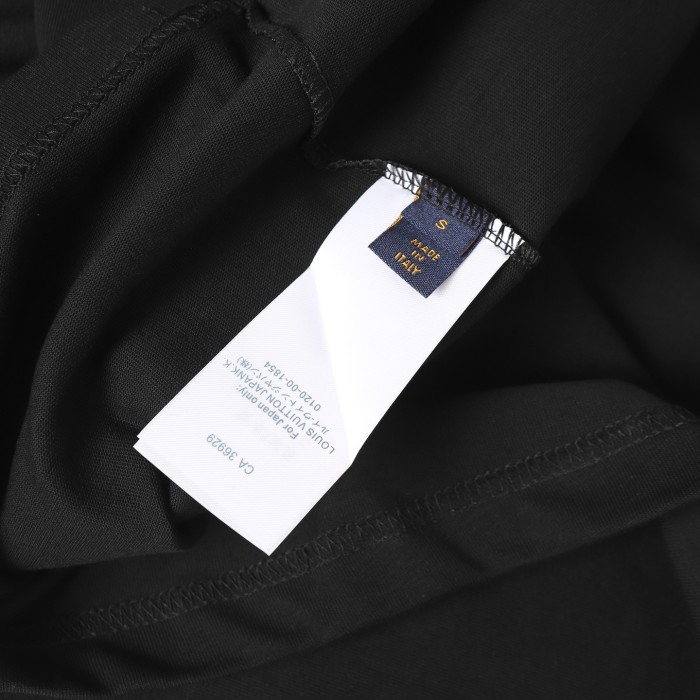 超奇跡の入荷☆ プラダ n級品 の落書きアルファベットロゴプリント半袖Tシャツ
