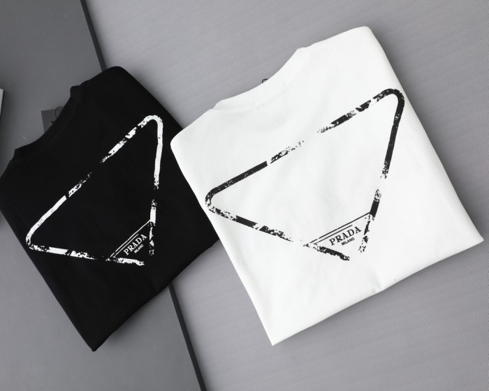超話題! プラダ 激安通販 の胸に刺繍する➕直噴新型Tシャツ