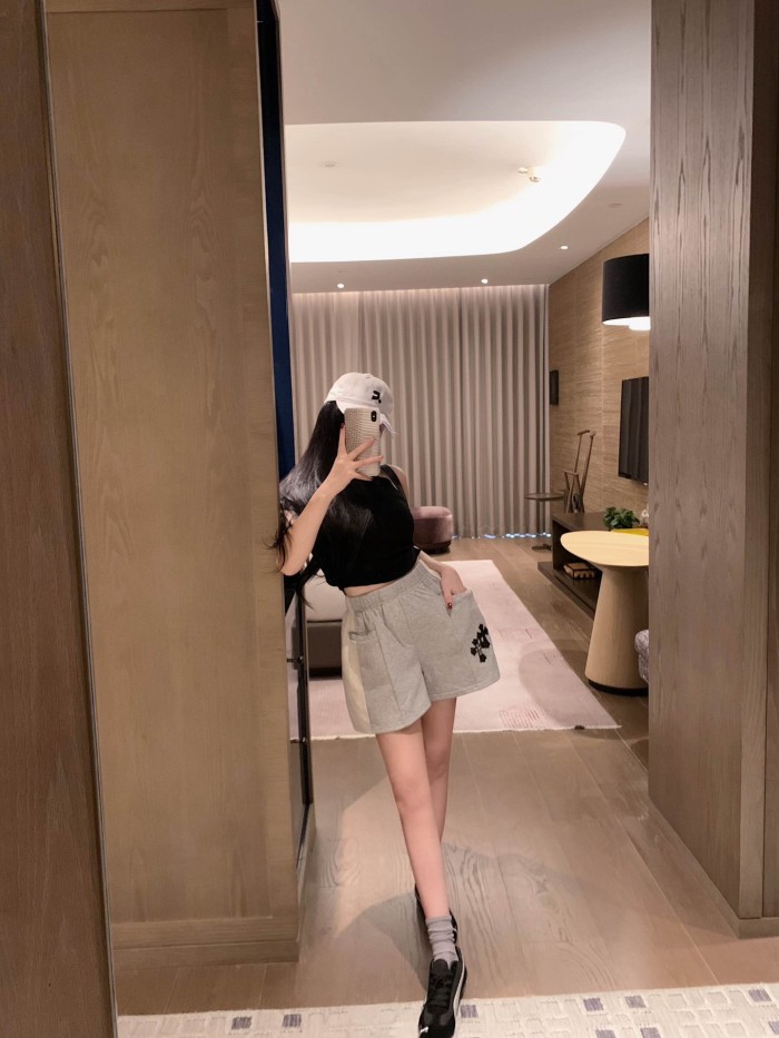 大人気 クロムハーツ コピー のクロスステッチパンツ2色