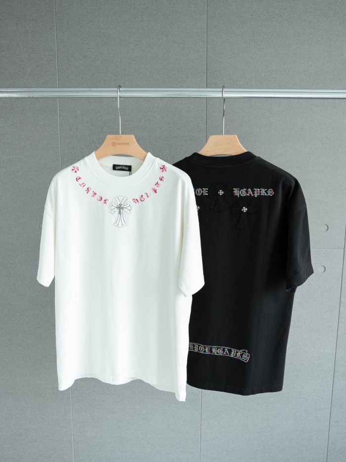 超話題! クロムハーツ コピーおすすめ の襟元サンスクリット十字架刺繍ラウンドネック半袖Tシャツ2色