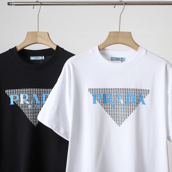 【話題商品！】プラダ 激安通販 の丸首半袖ゆったりTシャツ2色