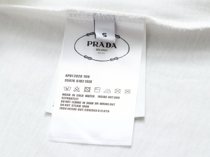 【限定】 プラダ n級品 の丸首半袖Tシャツ