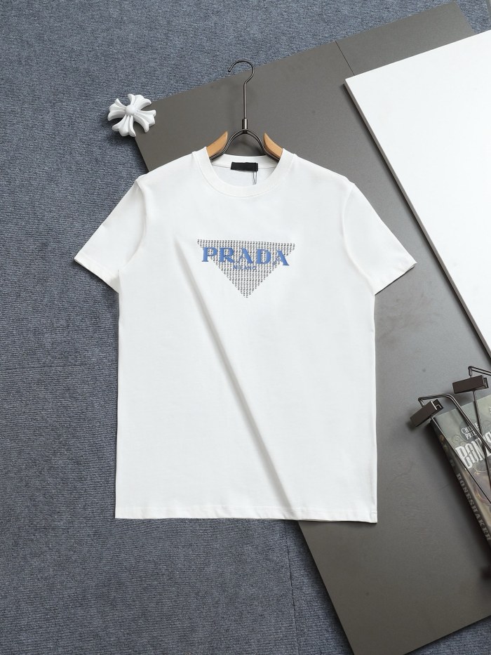 【限定】 プラダ n級品 の丸首半袖Tシャツ