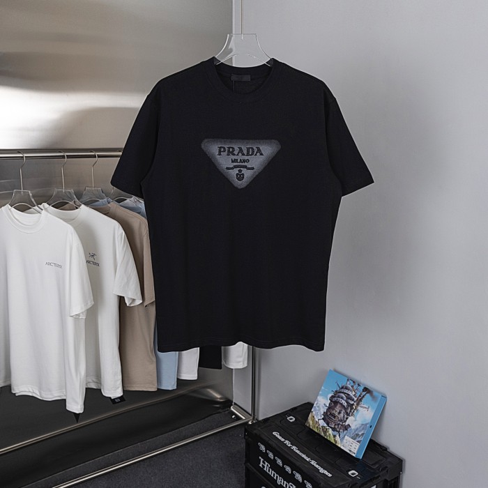 累積売上総額第１位！プラダ n級品 の半袖Tシャツ