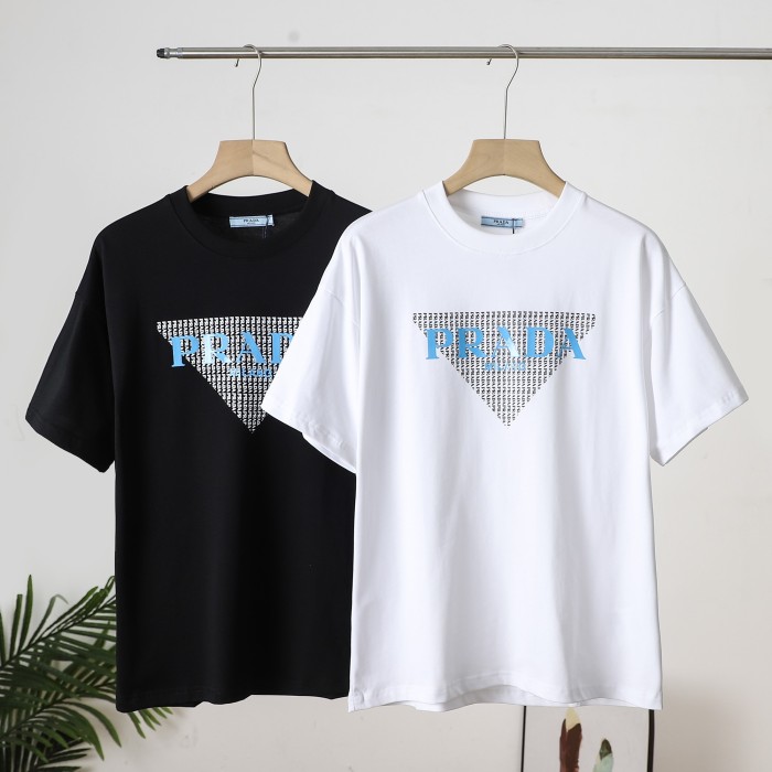 【話題商品！】プラダ 激安通販 の丸首半袖ゆったりTシャツ2色