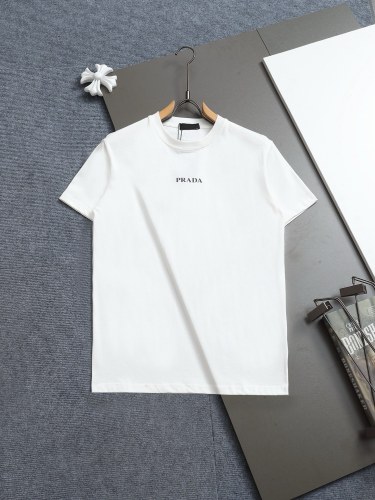 【話題商品！】プラダ コピーおすすめ の丸首半袖Tシャツ