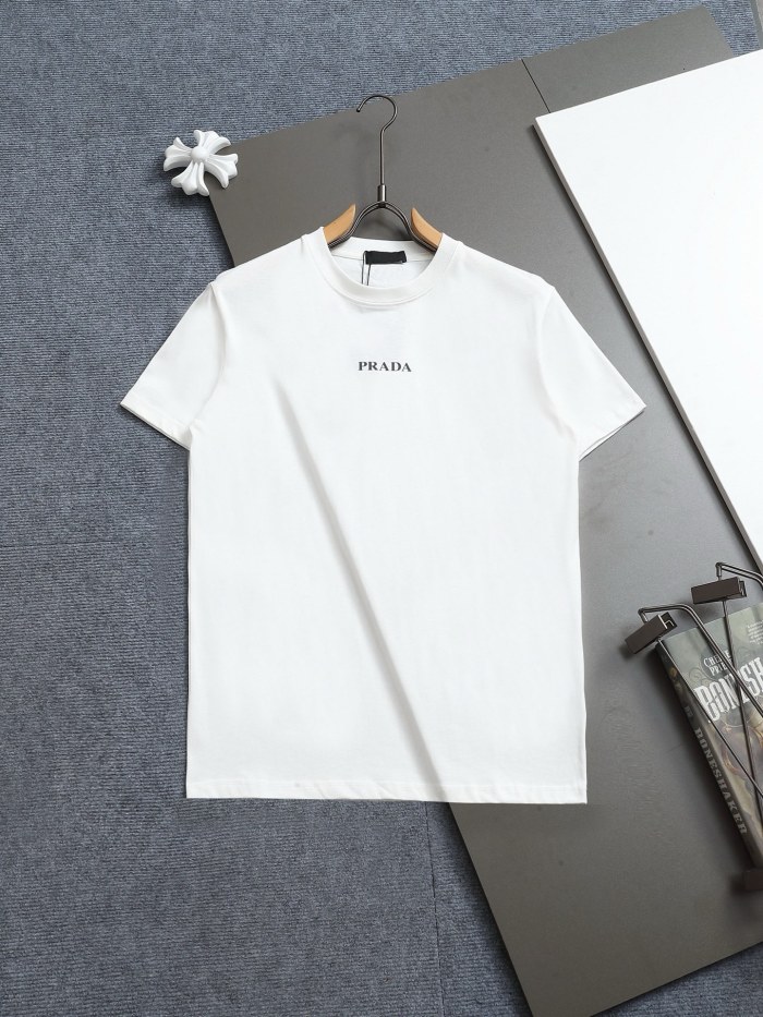 【話題商品！】プラダ コピーおすすめ の丸首半袖Tシャツ