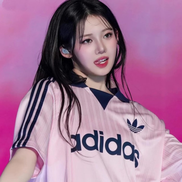 追跡付 アディダス スーパーコピー の開襟シルクのユニホームピンクの半袖Tシャツ