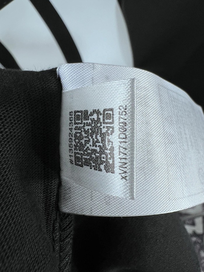 【話題商品！】 アディダス コピー のシリカゲル厚板刻字膜プリントゆとりOS版型半袖Tシャツ