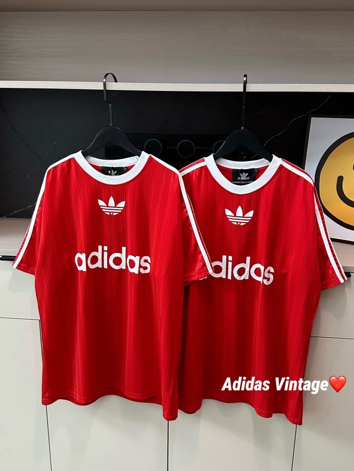 使い勝手良し アディダス コピーおすすめ のシルクのユニホーム赤の半袖Tシャツ