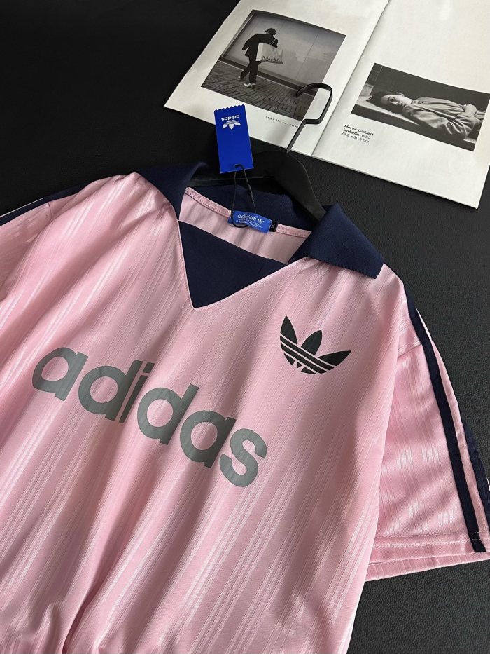 追跡付 アディダス スーパーコピー の開襟シルクのユニホームピンクの半袖Tシャツ