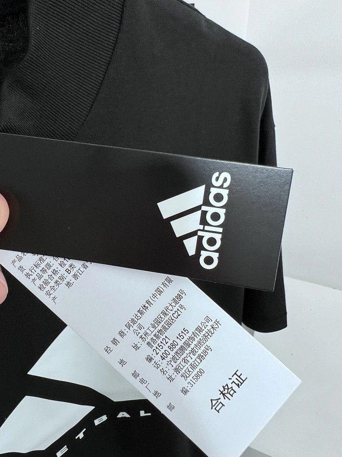 【話題商品！】 アディダス コピー のシリカゲル厚板刻字膜プリントゆとりOS版型半袖Tシャツ